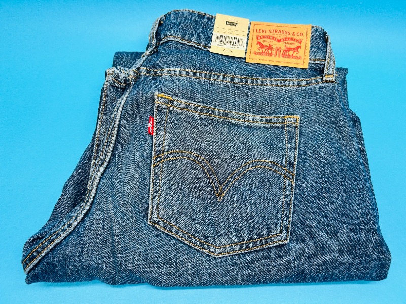 Photo 1 of 025439…Levi’s superlow loose jeans W30 L32  - like new condition 
