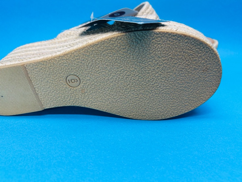 Photo 1 of 025441…size 6 sandals  - like new condition 