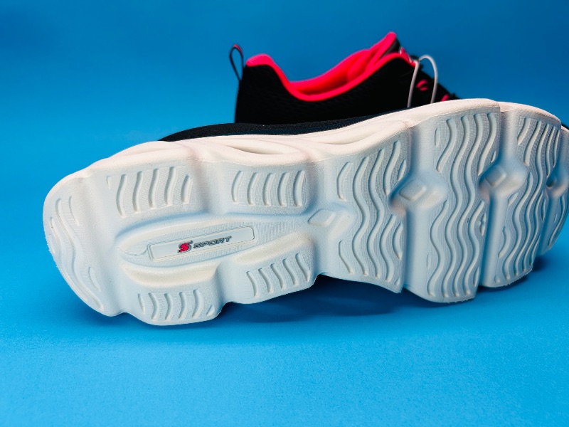 Photo 1 of 025492…size 8 Skechers glide-lite sneakers- like new condition 
