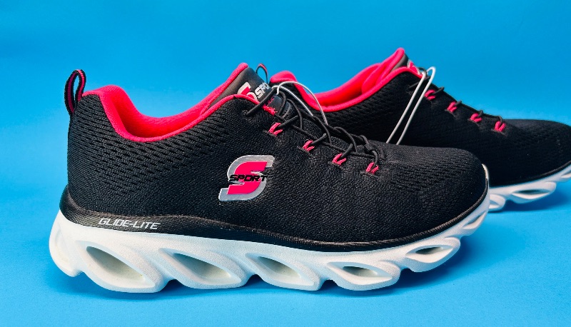 Photo 1 of 025492…size 8 Skechers glide-lite sneakers- like new condition 