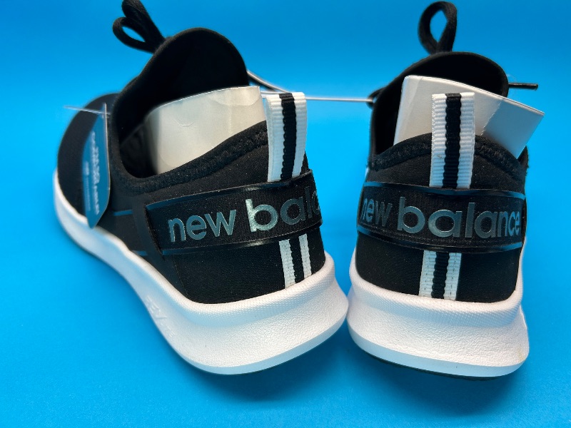 Photo 1 of 025493…size 9.5 New Balance ladies sneakers-- like new condition 