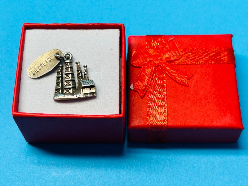 Photo 1 of 025495…vintage sterling silver charm in gift box - some wear from age