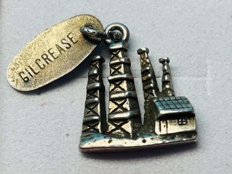 Photo 1 of 025495…vintage sterling silver charm in gift box - some wear from age