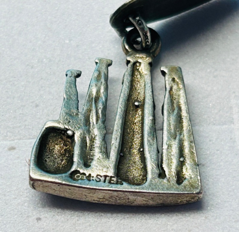 Photo 1 of 025495…vintage sterling silver charm in gift box - some wear from age