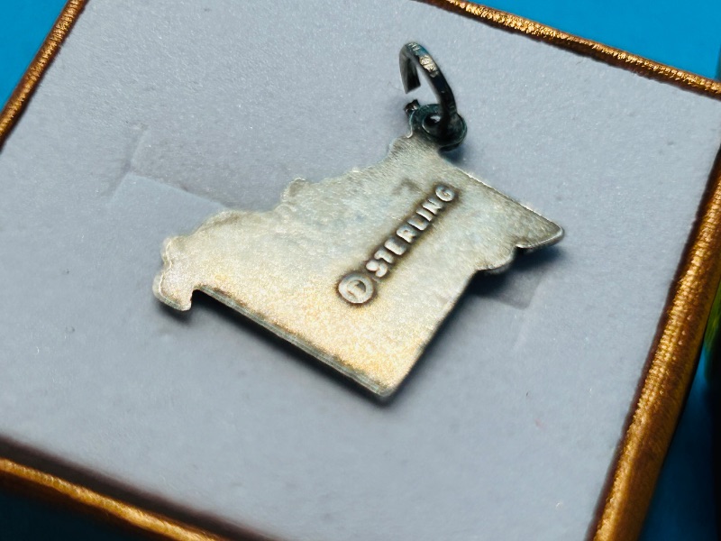 Photo 1 of 025496… vintage sterling silver charm in gift box - some wear from age