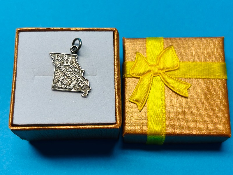 Photo 1 of 025496… vintage sterling silver charm in gift box - some wear from age