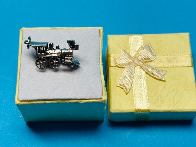 Photo 1 of 025497… vintage sterling silver charm in gift box - some wear from age