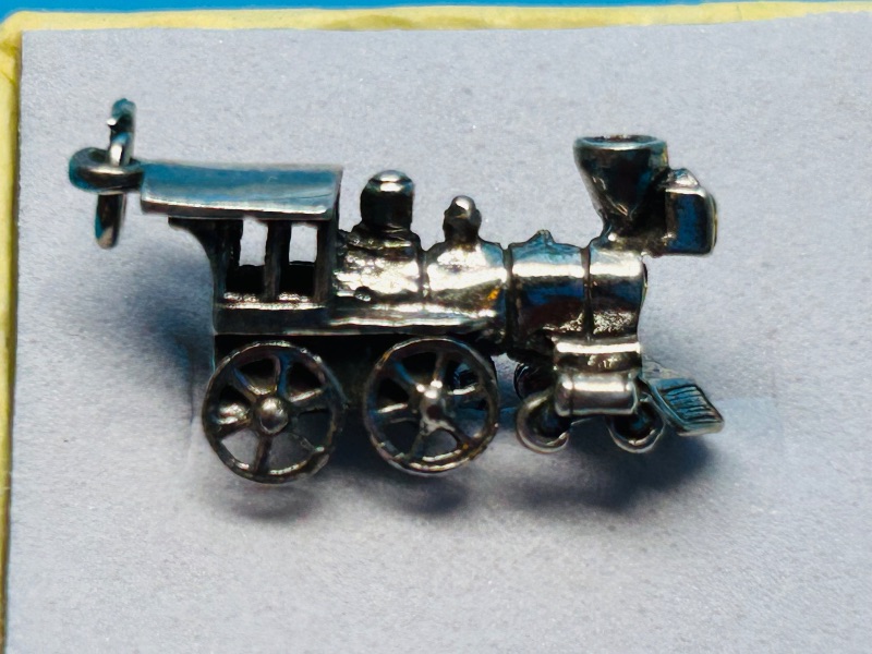 Photo 1 of 025497… vintage sterling silver charm in gift box - some wear from age