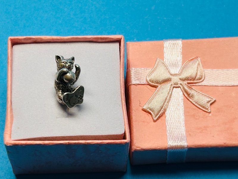 Photo 1 of 025498… vintage sterling silver charm in gift box - some wear from age
