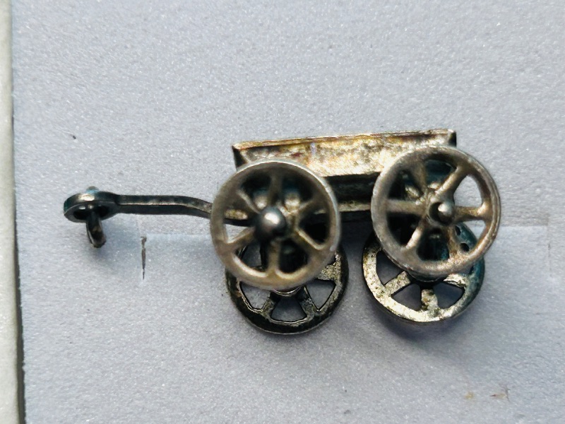 Photo 1 of 025500… vintage sterling silver charm in gift box - some wear from age