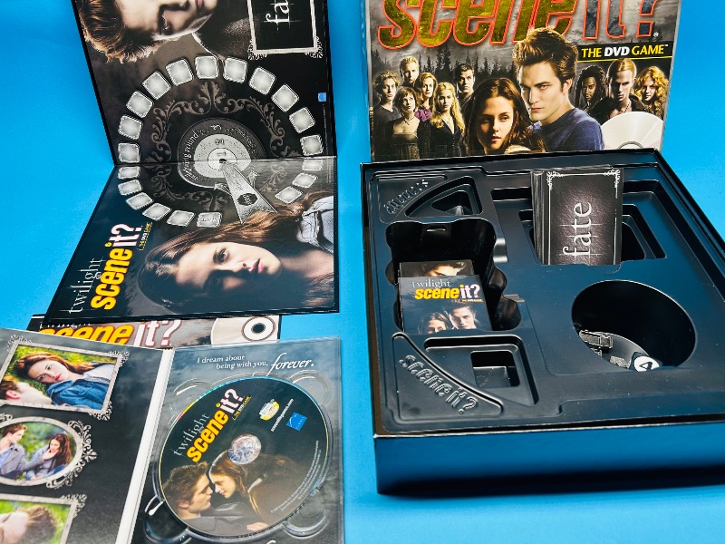 Photo 1 of 025519…Twilight Scene it? Board game 