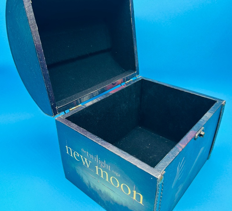 Photo 1 of 025520…Twilight vintage carrying case