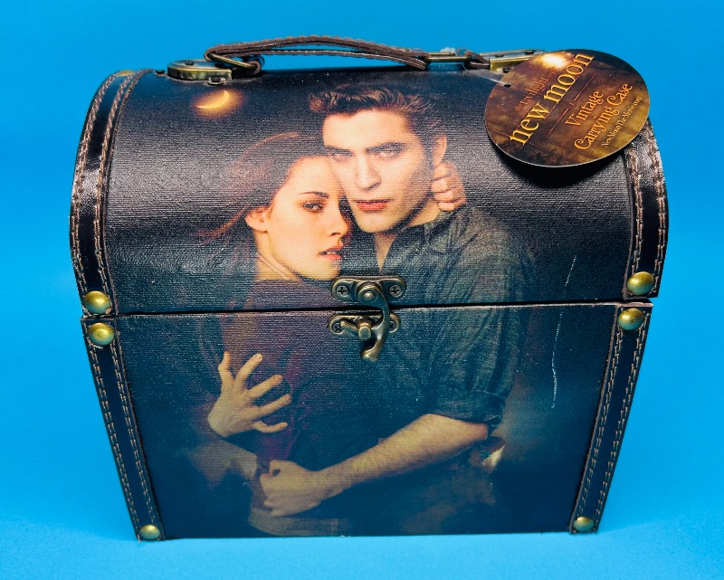 Photo 1 of 025520…Twilight vintage carrying case