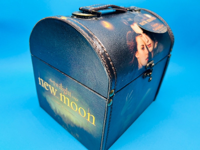 Photo 1 of 025520…Twilight vintage carrying case