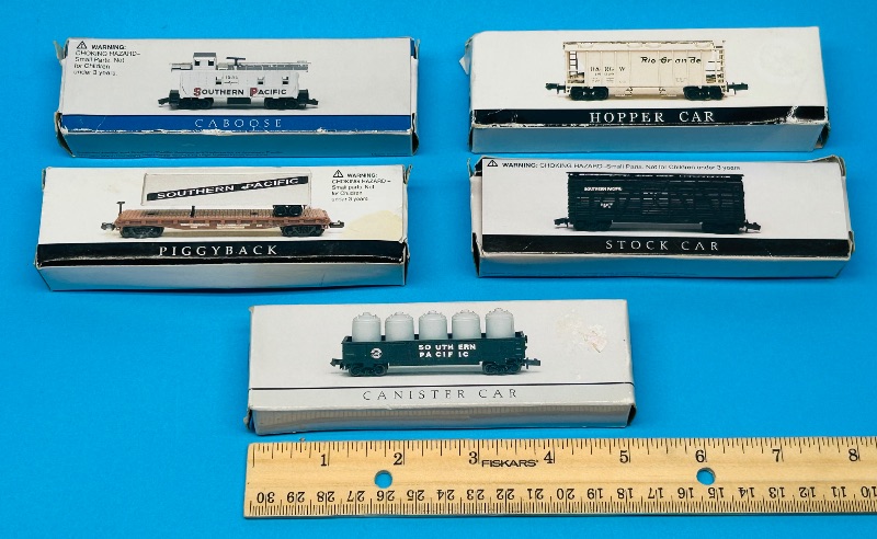 Photo 1 of 025626…5 mini train cars