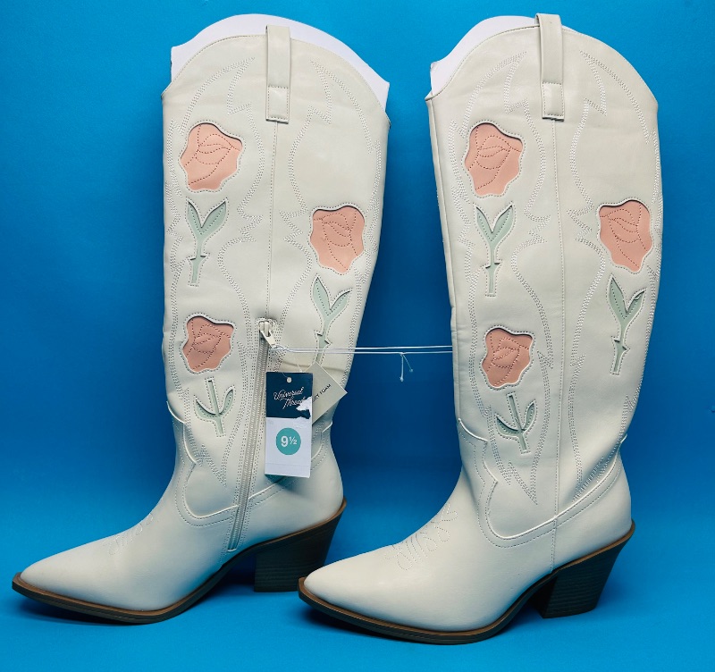 Photo 1 of 025644…size 9 .5 memory foam boots- like new condition