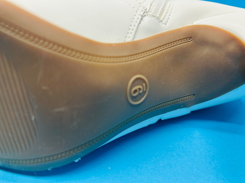 Photo 1 of 025645…size 9 memory foam boots - like new condition