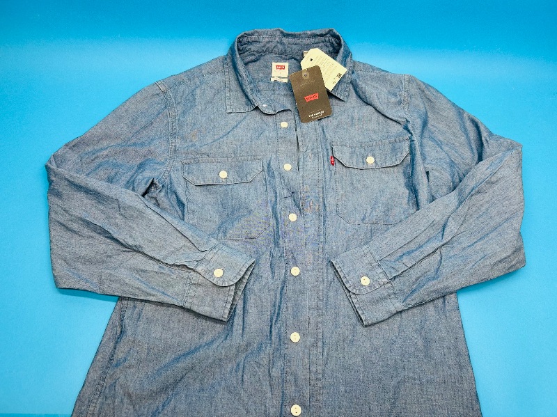 Photo 1 of 025654… mens size S Levi’s button shirt - like new condition