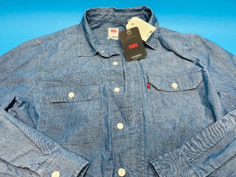 Photo 1 of 025654… mens size S Levi’s button shirt - like new condition
