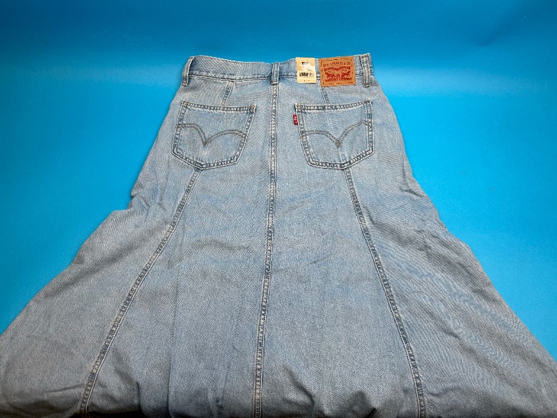 Photo 1 of 025696…size 28 Levi’s denim skirt  -like new condition 