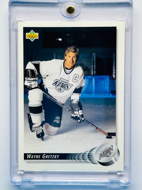 Photo 1 of 025723… Wayne Gretzky card 25 in hard plastic case 