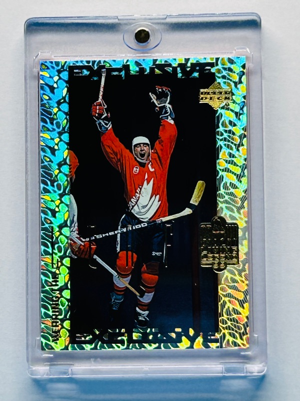 Photo 1 of 025726… Wayne Gretzky card WL5 in hard plastic case