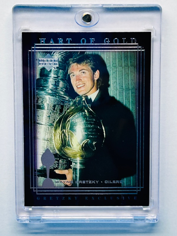 Photo 1 of 025727… Wayne Gretzky card 43 in hard plastic case