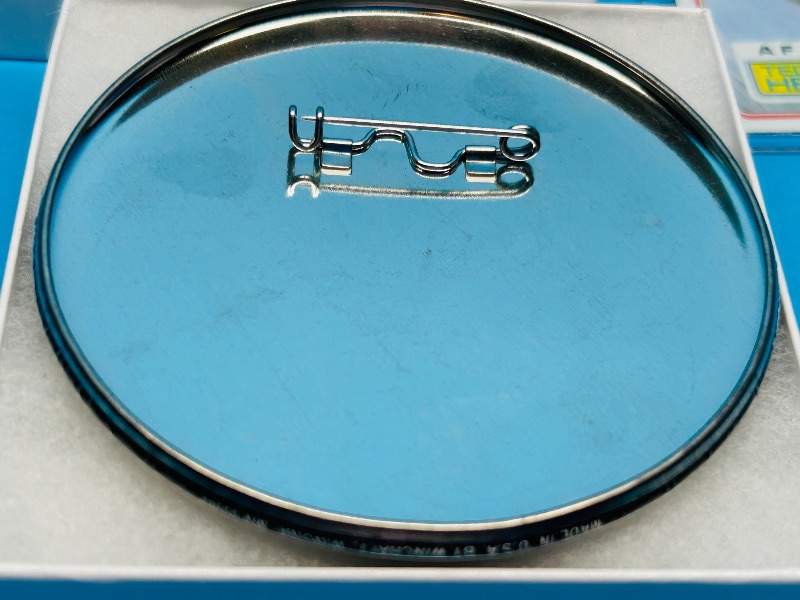 Photo 1 of 025737…vintage Raiders pin in gift box and 2 cards in plastic sleeves