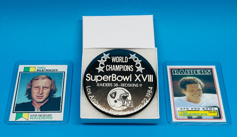 Photo 1 of 025737…vintage Raiders pin in gift box and 2 cards in plastic sleeves