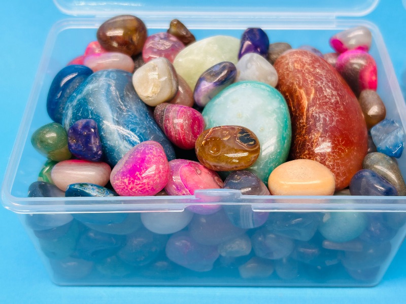 Photo 1 of 025832…2 boxes of polished rocks