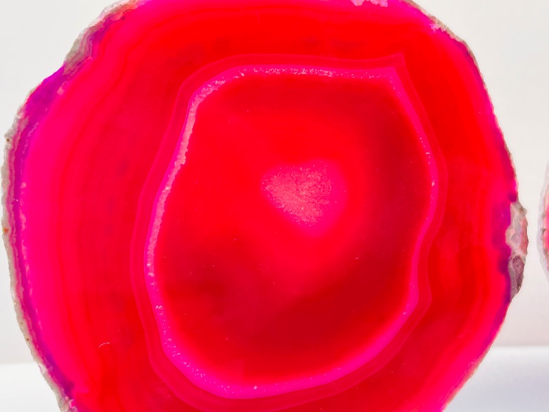 Photo 1 of 025834…2 agate slices with stands