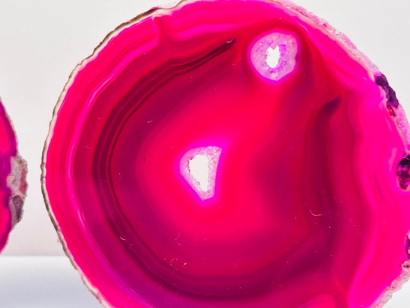 Photo 1 of 025834…2 agate slices with stands