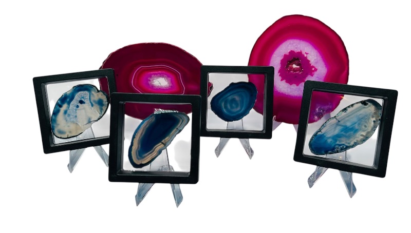 Photo 1 of 025838…6 agate slices with displays