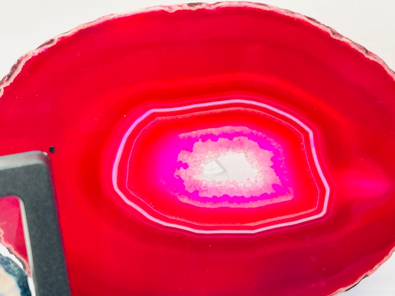 Photo 1 of 025838…6 agate slices with displays