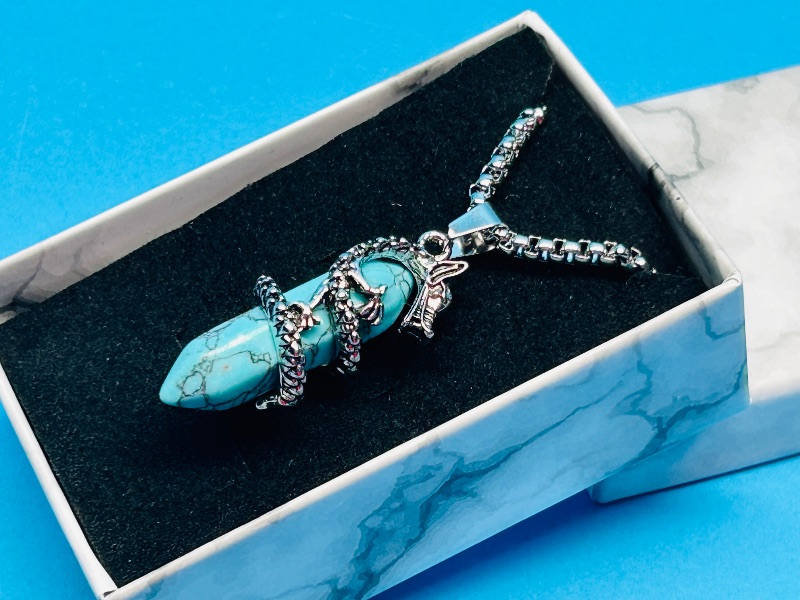 Photo 1 of 025842…dragon pendant on 18” chain in gift box