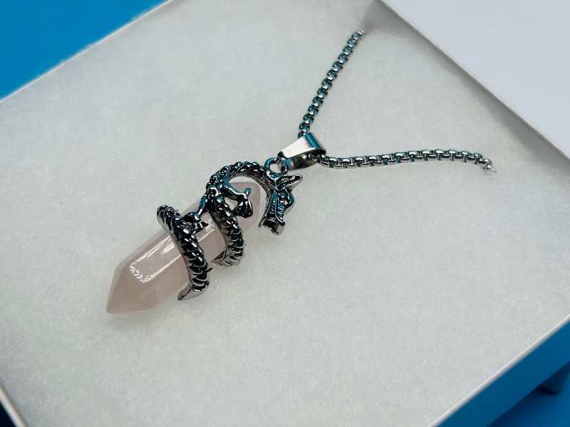 Photo 1 of 025850… dragon pendant on 21” chain in gift box