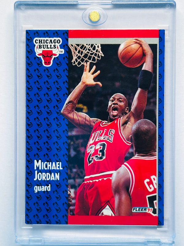 Photo 1 of 025853…Michael Jordan card 29 in hard plastic case