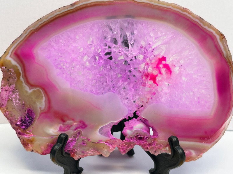 Photo 1 of 025884… 5” agate slice with stand in gift box 