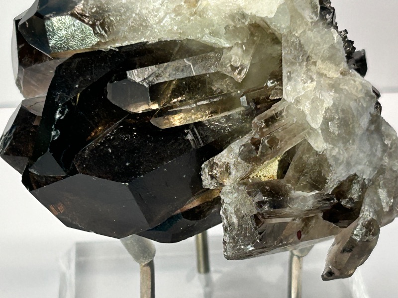 Photo 1 of 025915…4” y quartz crystal on stand