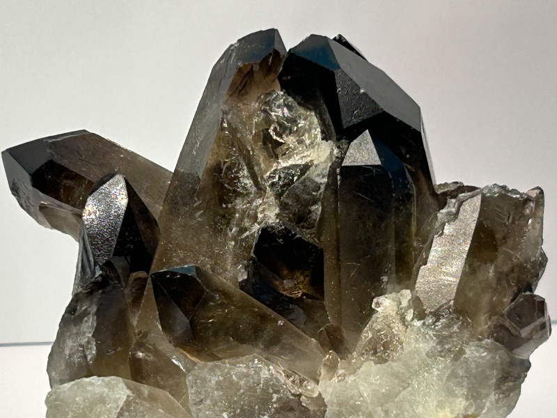 Photo 1 of 025915…4” y quartz crystal on stand