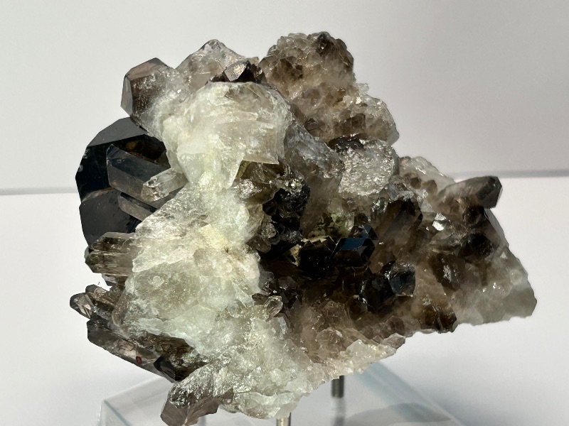 Photo 1 of 025915…4” y quartz crystal on stand