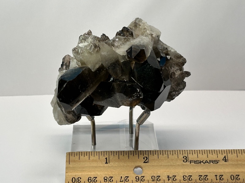 Photo 1 of 025915…4” y quartz crystal on stand