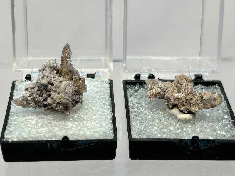 Photo 1 of 025920…Topaz samples in small 1 1/2” displays