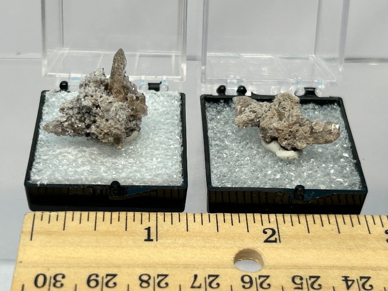 Photo 1 of 025920…Topaz samples in small 1 1/2” displays