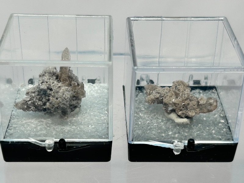 Photo 1 of 025920…Topaz samples in small 1 1/2” displays