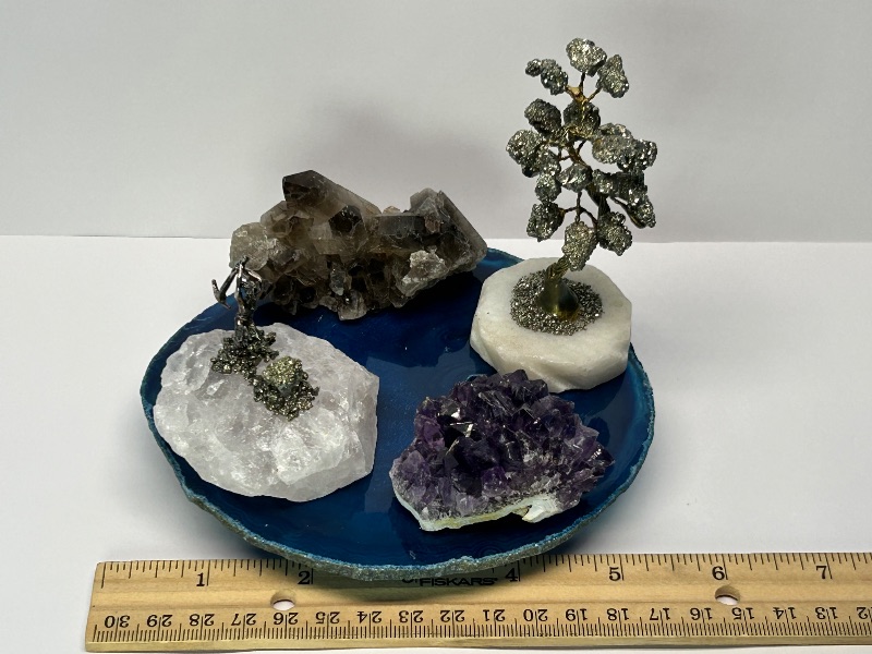 Photo 1 of 025927…rock collection on agate base