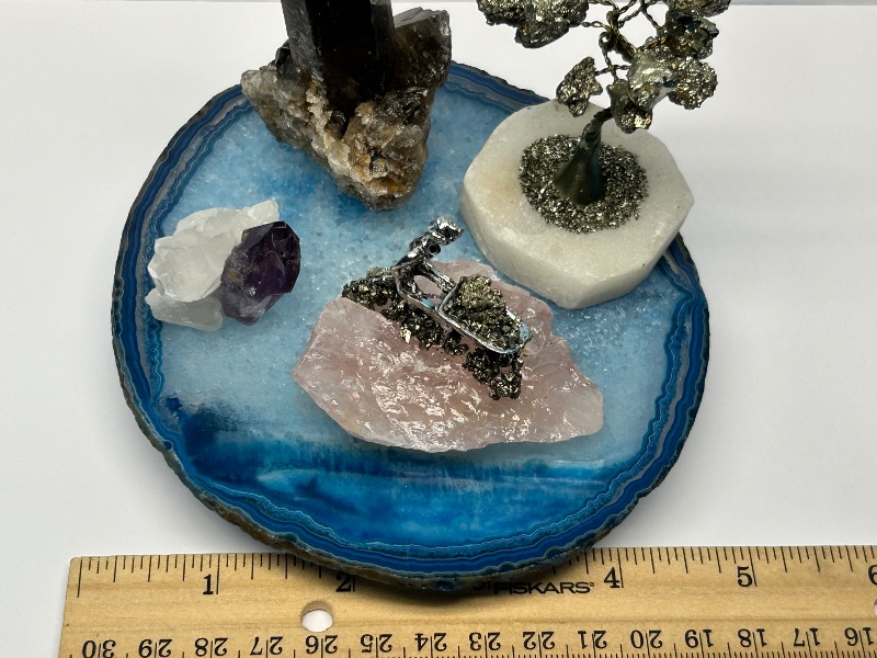 Photo 1 of 025031…rock collection on agate base