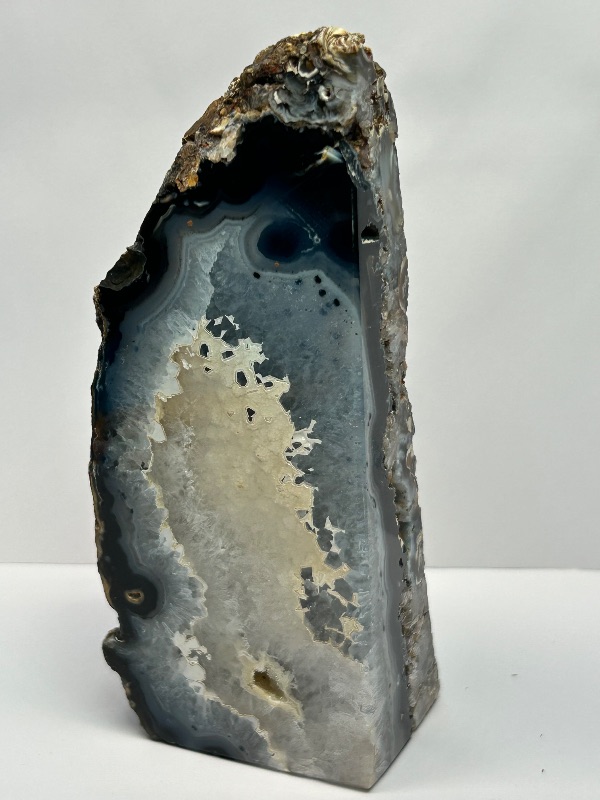 Photo 1 of 025942…6” agate base rock