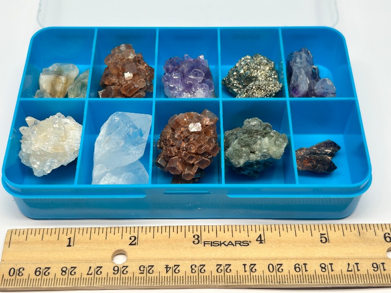 Photo 1 of 025963… collectible rock sample box 
