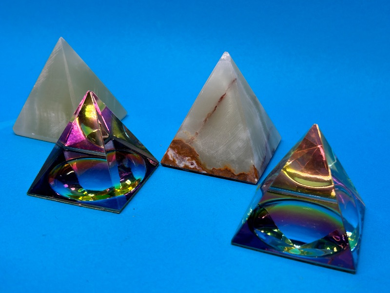 Photo 1 of 025967…2 onyx pyramids and .2 acrylic pyramids